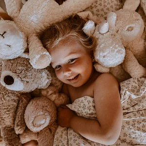 Мягкая игрушка Mrs. Ertha "Мишка Teddy Mr. Pyxie", кремовая, 31 см